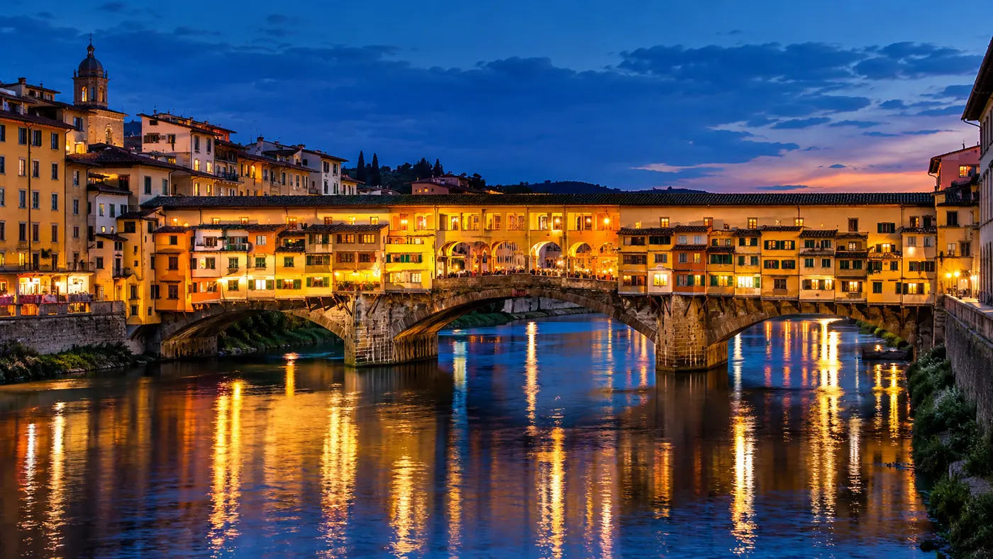 Le corridor de Vasari au-dessus du fleuve à Florence